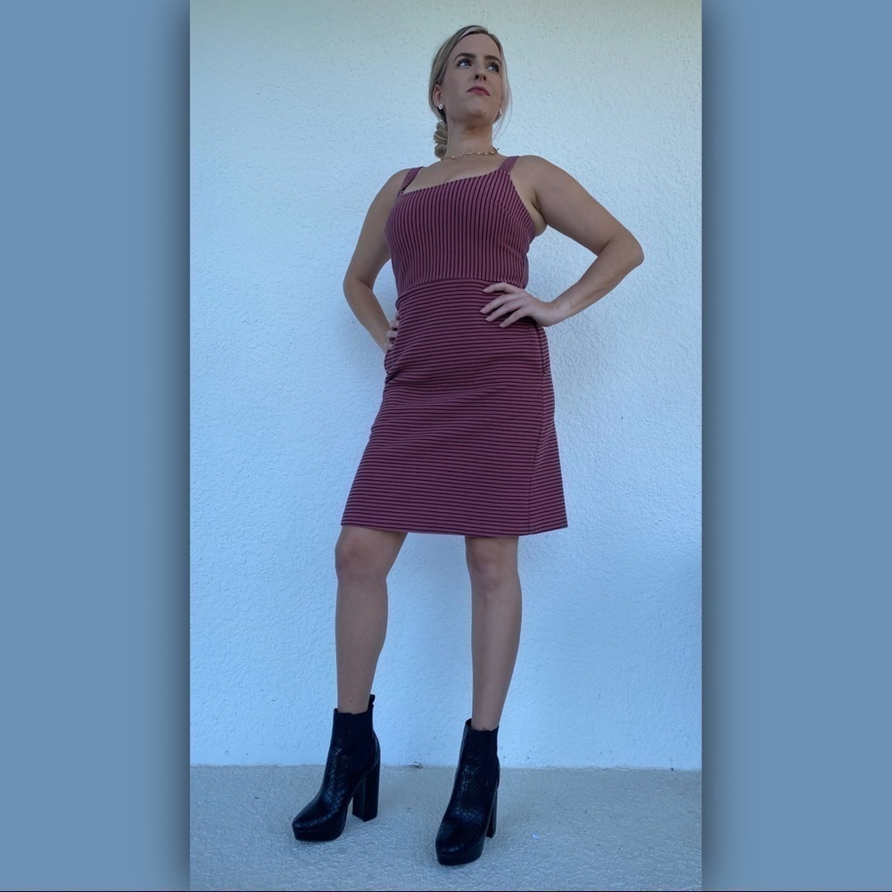 ⭐️ Loft mauve dress size 2 with pockets sleeveless round neckline